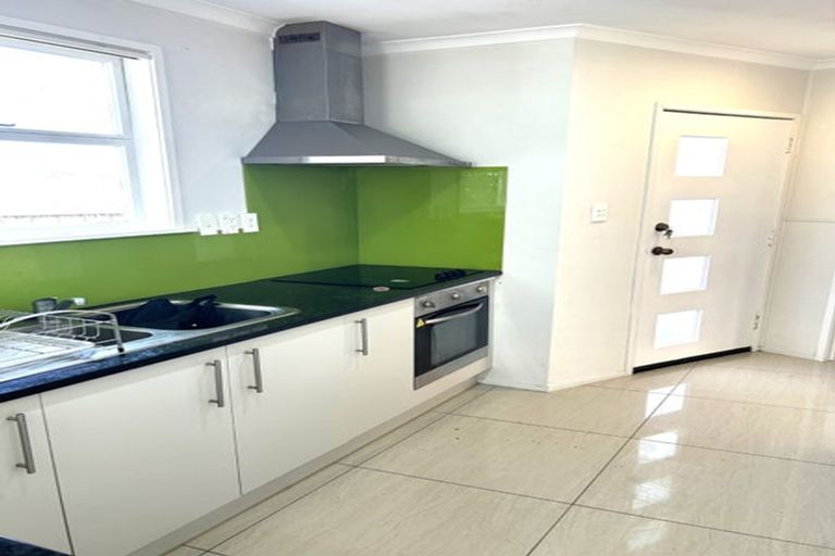 Photo of property in 30c Pinedale Place, Henderson, Auckland, 0610