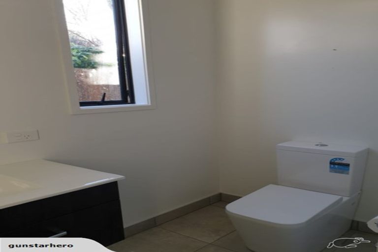 Photo of property in 9 Neil Avenue, Te Atatu Peninsula, Auckland, 0610