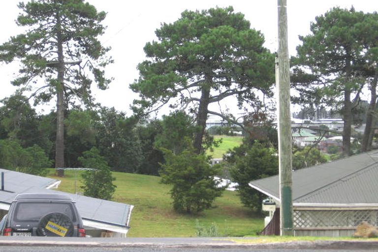 Photo of property in 1/288 Sunset Road, Windsor Park, Auckland, 0632