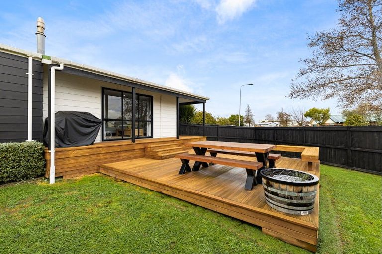 Photo of property in 100 Hillcrest Drive, Kelvin Grove, Palmerston North, 4414