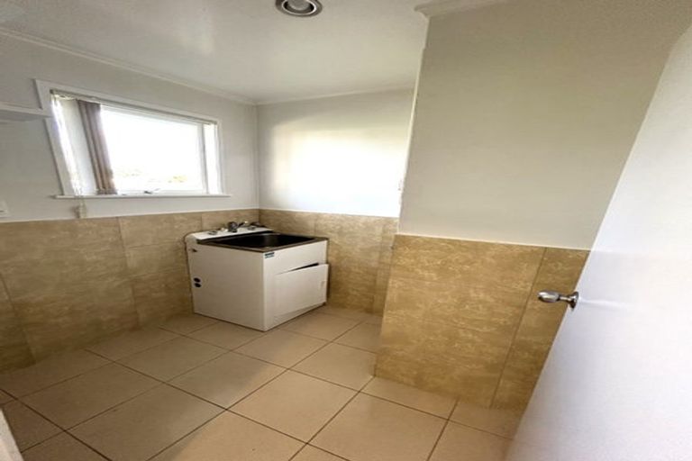 Photo of property in 30c Pinedale Place, Henderson, Auckland, 0610