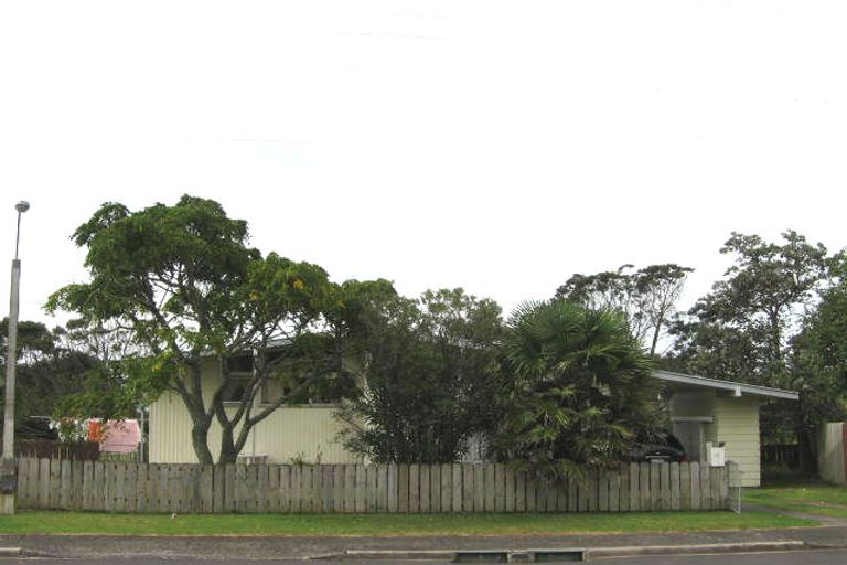 Photo of property in 7 Cole Place, Te Atatu South, Auckland, 0610