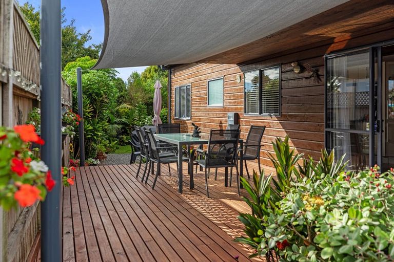 Photo of property in 28 Webb Place, Papamoa Beach, Papamoa, 3118