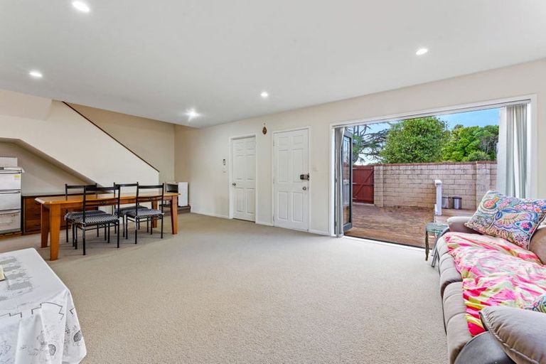 Photo of property in 1/52 Taharoto Road, Takapuna, Auckland, 0622