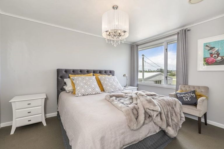 Photo of property in 32 Links Road, New Lynn, Auckland, 0600