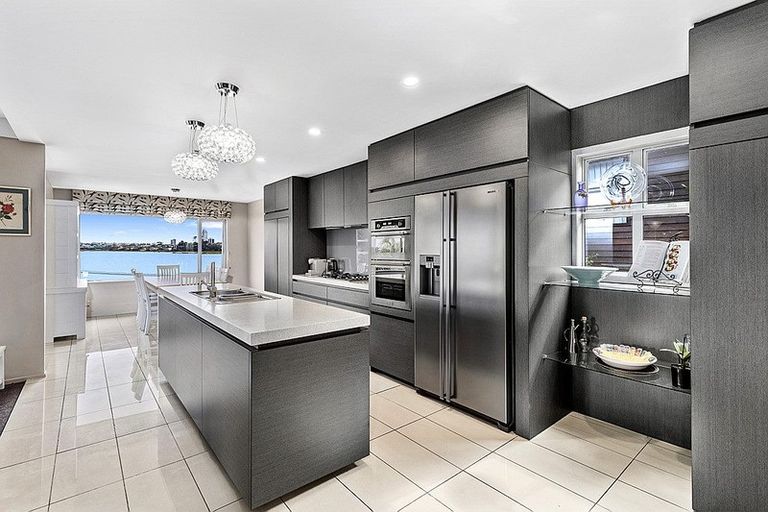 Photo of property in 1/22 Lansdowne Street, Bayswater, Auckland, 0622