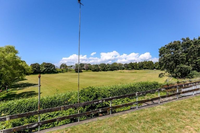 Photo of property in 18 Endeavour Street, Marfell, New Plymouth, 4310