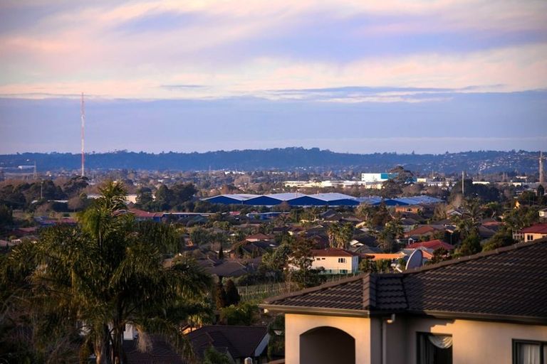 Photo of property in 36 Sapperton Drive, Henderson, Auckland, 0612