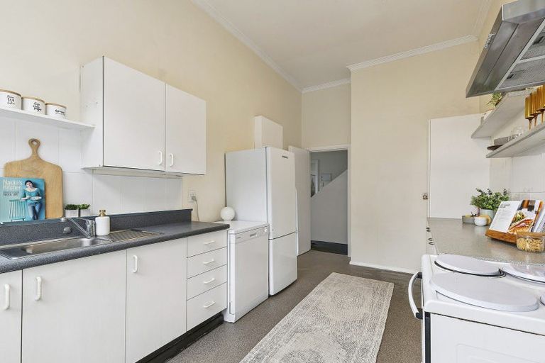 Photo of property in 10 Park Street, Thorndon, Wellington, 6011