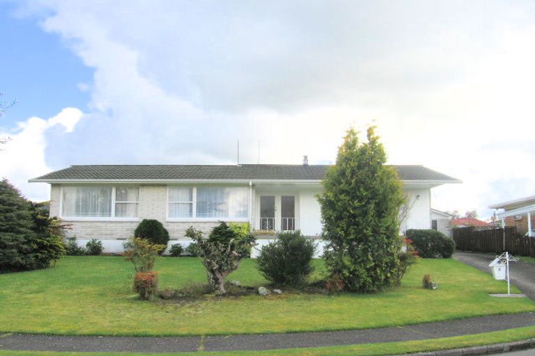 Photo of property in 2 Rameses Place, Pomare, Rotorua, 3015