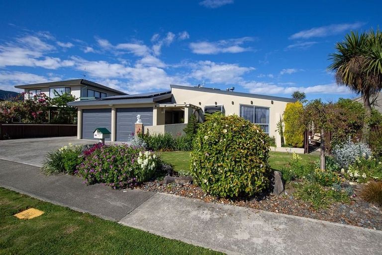 Photo of property in 11 Coleridge Place, Stoke, Nelson, 7011