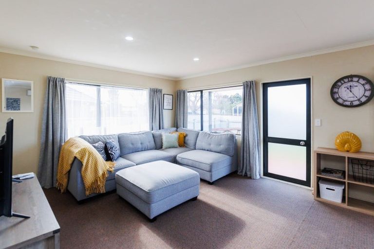 Photo of property in 1 Crewe Crescent, Hokowhitu, Palmerston North, 4410