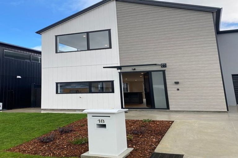 Photo of property in 18 Cynisca Crescent, Wallaceville, Upper Hutt, 5018