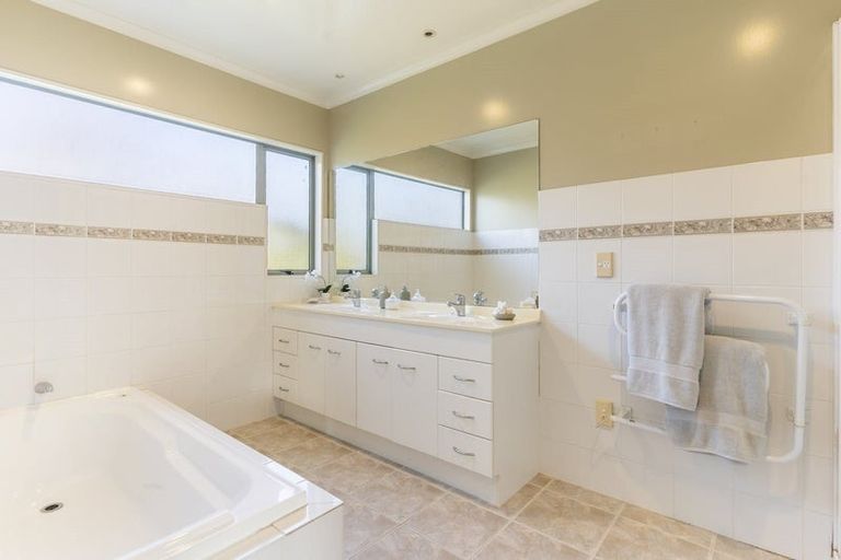 Photo of property in 81 Polo Prince Drive, Totara Park, Manurewa, 2576