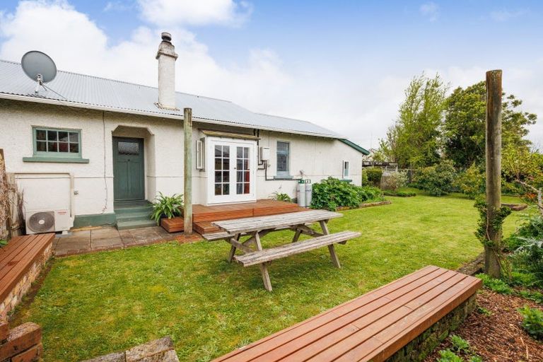 Photo of property in 27 Brightwater Terrace, Terrace End, Palmerston North, 4410