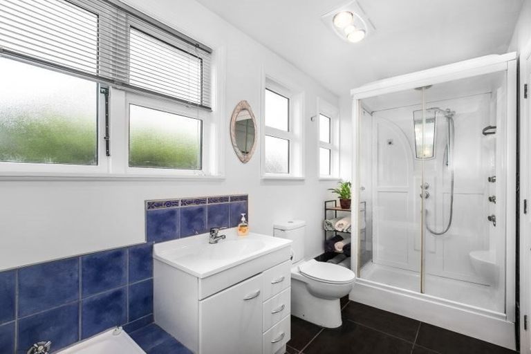 Photo of property in 12 Village Way, Ardmore, Papakura, 2582