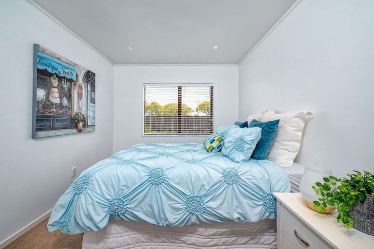 Photo of property in 10/58 Manuroa Road, Takanini, 2112