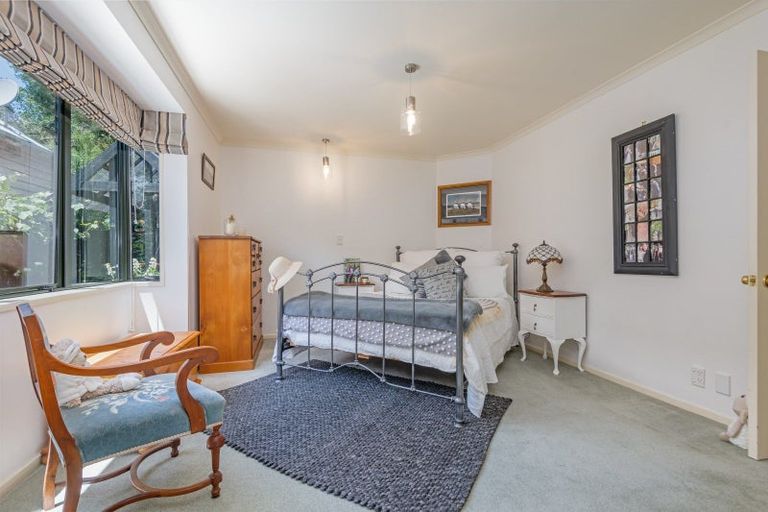 Photo of property in 18 Winston Avenue, Hokowhitu, Palmerston North, 4410