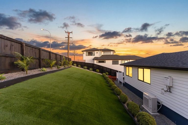 Photo of property in 17 Manawanui Way, Orewa, 0931