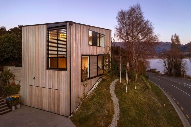 Photo of property in 9 Beacon Point Road, Wanaka, 9305
