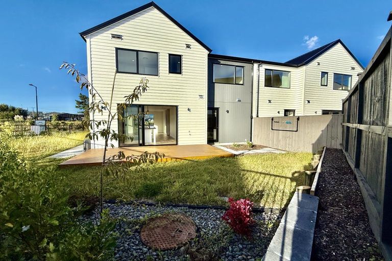 Photo of property in 136 Vintry Drive, Kumeu, 0810