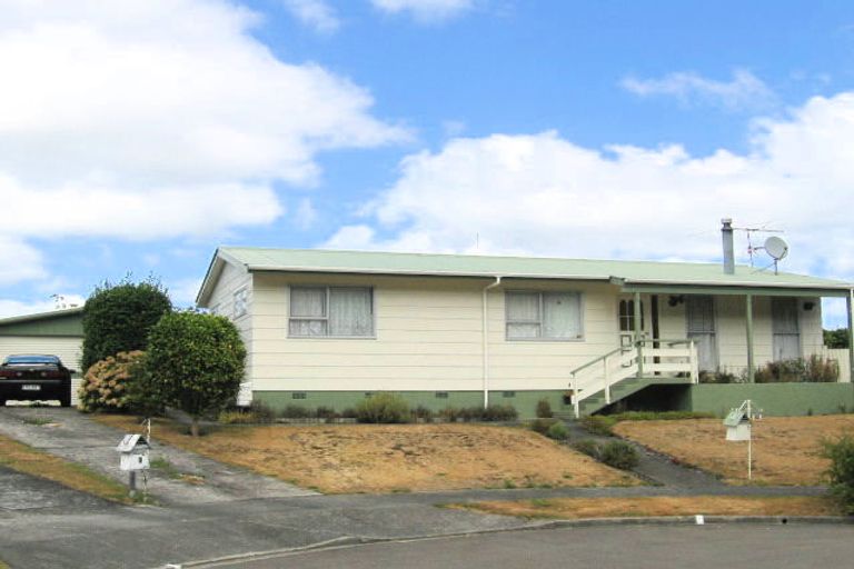 Photo of property in 12 Topeka Grove, Totara Park, Upper Hutt, 5018
