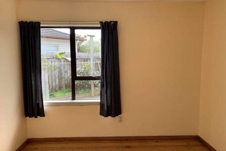 Photo of property in 9 Ward Crescent, Te Atatu Peninsula, Auckland, 0610
