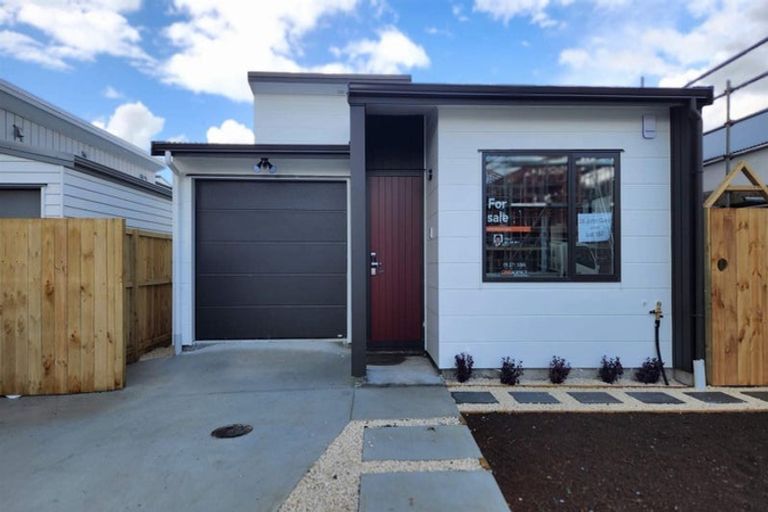 Photo of property in 28 John Gray Street, Papakura, 2110