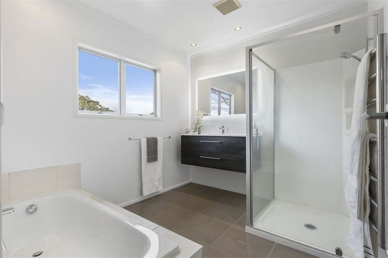 Photo of property in 10 Sanctuary Point, Sunnyhills, Auckland, 2010
