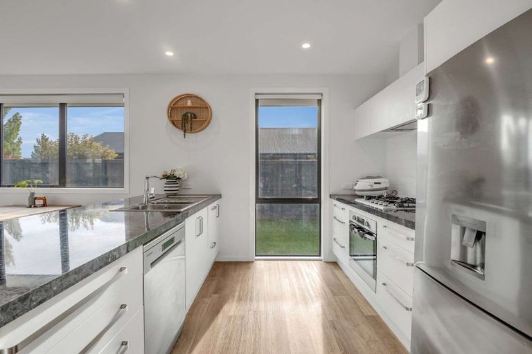 Photo of property in 80 Shillingford Boulevard, Rolleston, 7615