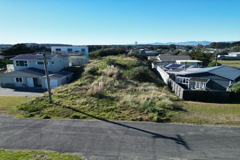 Photo of property in 37 Marine Parade South, Foxton Beach, Foxton, 4815