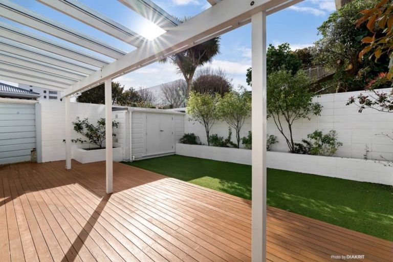 Photo of property in 9 Caroline Street, Mount Victoria, Wellington, 6011