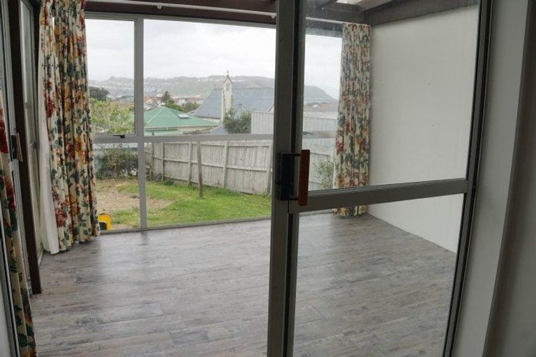 Photo of property in 109 Queens Drive, Lyall Bay, Wellington, 6022