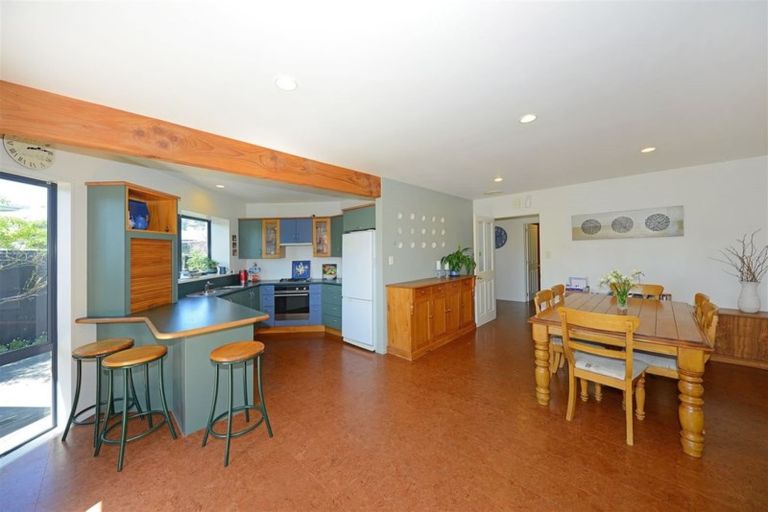 Photo of property in 15 Wilsons Road, Saint Martins, Christchurch, 8022