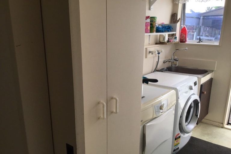 Photo of property in 55 Hobsonville Road, West Harbour, Auckland, 0618