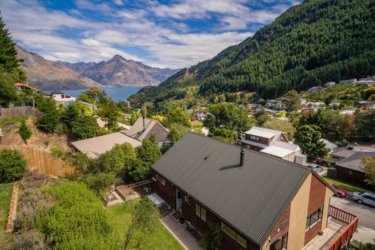 Photo of property in 3 Mackinnon Terrace, Sunshine Bay, Queenstown, 9300
