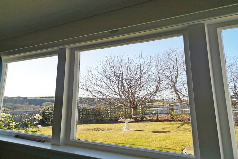 Photo of property in 11 Arrow Crescent, Holmes Hill, Oamaru, 9401