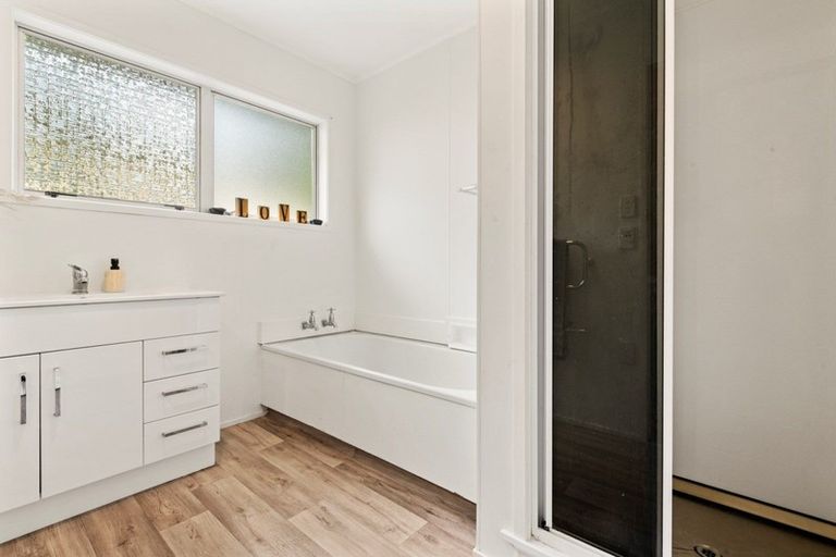 Photo of property in 28 Dingadee Street, Welcome Bay, Tauranga, 3112