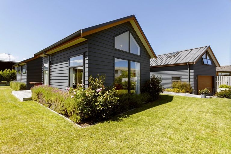 Photo of property in 10 Waianiwa Dell, Wharewaka, Taupo, 3330