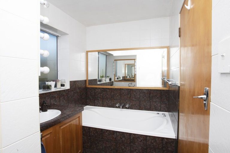 Photo of property in 12 Weka Street, Waikiwi, Invercargill, 9810