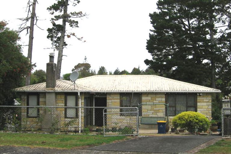 Photo of property in 34 Crystal Avenue, Glendene, Auckland, 0602