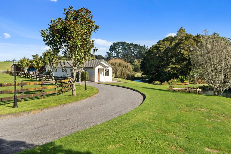 Photo of property in 110 Farmpark Road, Waiuku, 2681