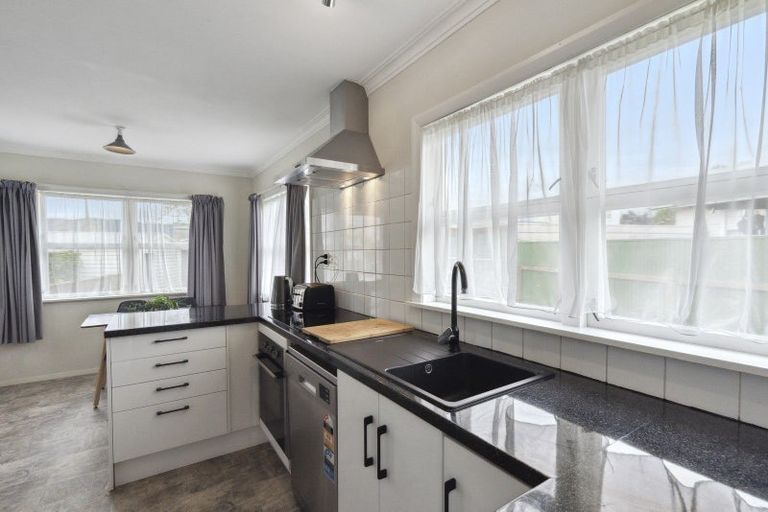 Photo of property in 2 Selwyn Street, Levin, 5510