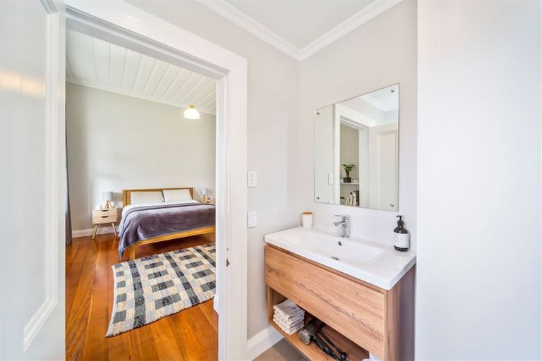 Photo of property in 1 Hunter Street, Hawera, 4610