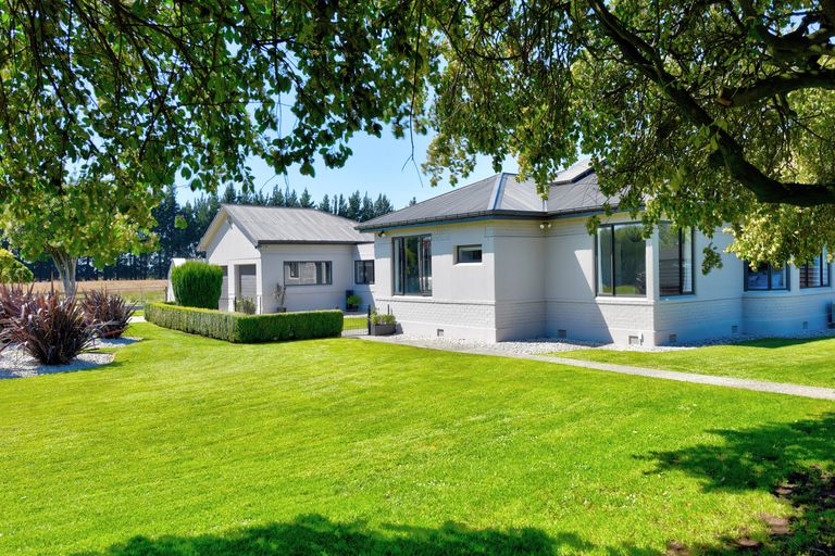 Photo of property in 101 Seaward Road, Edendale, 9825