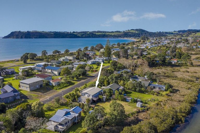 Photo of property in 4 Riverview Road, Cooks Beach, Whitianga, 3591