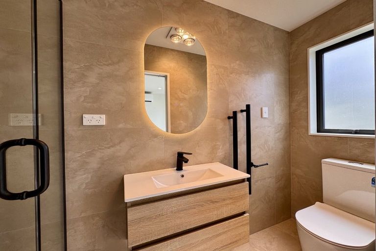 Photo of property in 1/36 Fairdale Place, Birkdale, Auckland, 0626