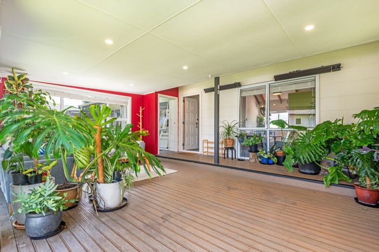 Photo of property in 19 Peppertree Glade, Kelvin Grove, Palmerston North, 4414