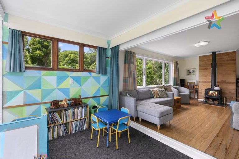 Photo of property in 8 Akatea Road, Korokoro, Lower Hutt, 5012