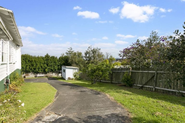 Photo of property in 37 Hobsonville Road, West Harbour, Auckland, 0618